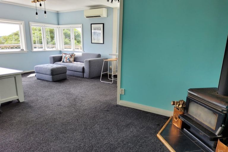 Photo of property in 74 Mana Esplanade, Paremata, Porirua, 5026