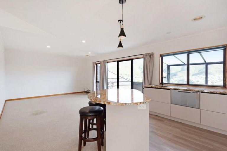 Photo of property in 16a Parklands Drive, Karori, Wellington, 6012