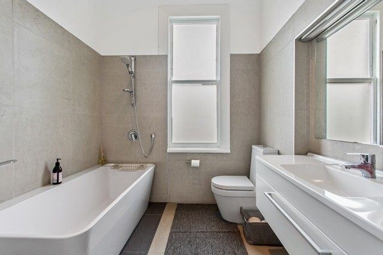 Photo of property in 14 Wallace Road, Mangere Bridge, Auckland, 2022