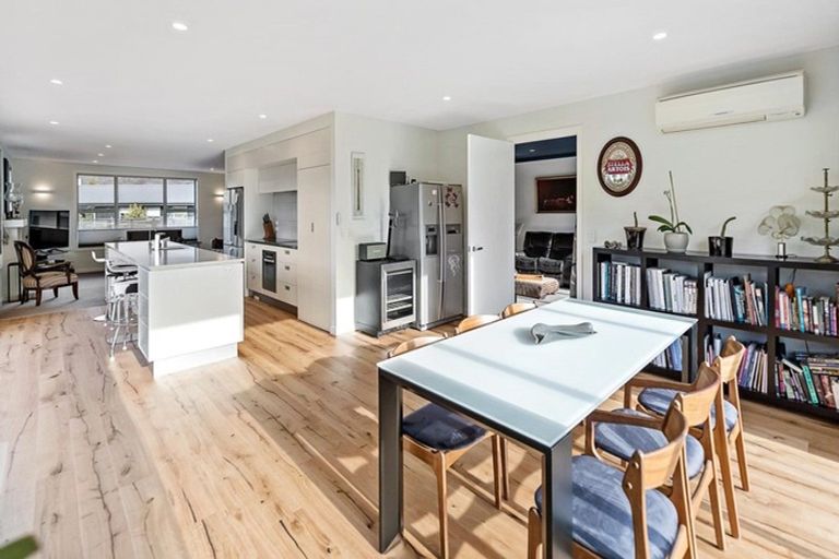 Photo of property in 2 Widgeon Place, Lake Hayes, Queenstown, 9304