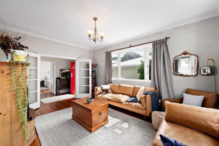 Photo of property in 35 Upper Bourke Street, Kilbirnie, Wellington, 6022