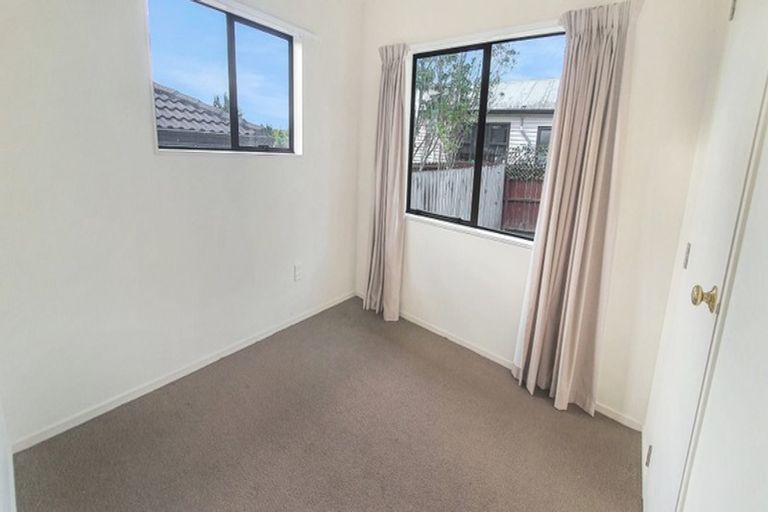 Photo of property in 1/111 Sturges Road, Henderson, Auckland, 0612