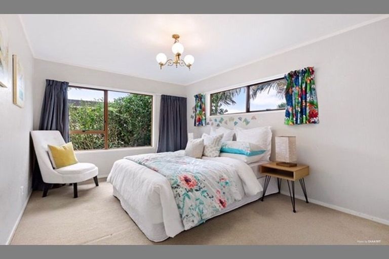 Photo of property in 16 Cobblestone Lane, Hillcrest, Auckland, 0627