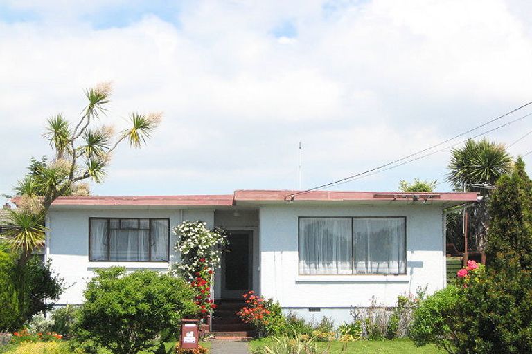 Photo of property in 114 Marlow Road, Aranui, Christchurch, 8061