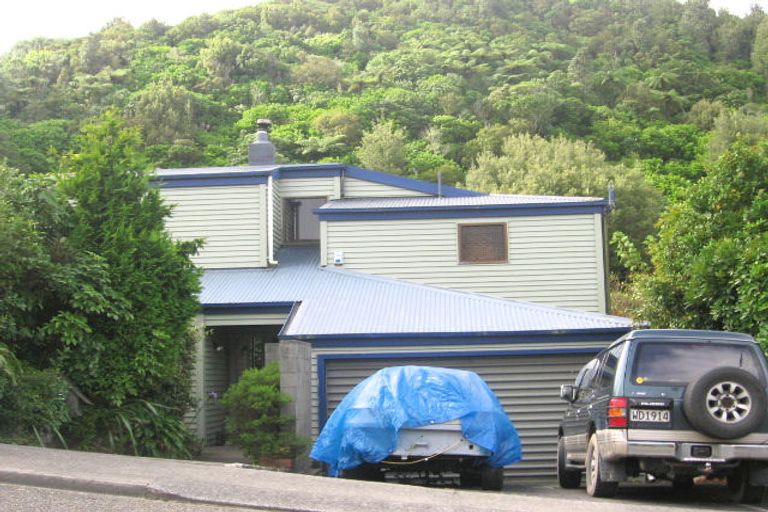 Photo of property in 68 Amapur Drive, Khandallah, Wellington, 6035