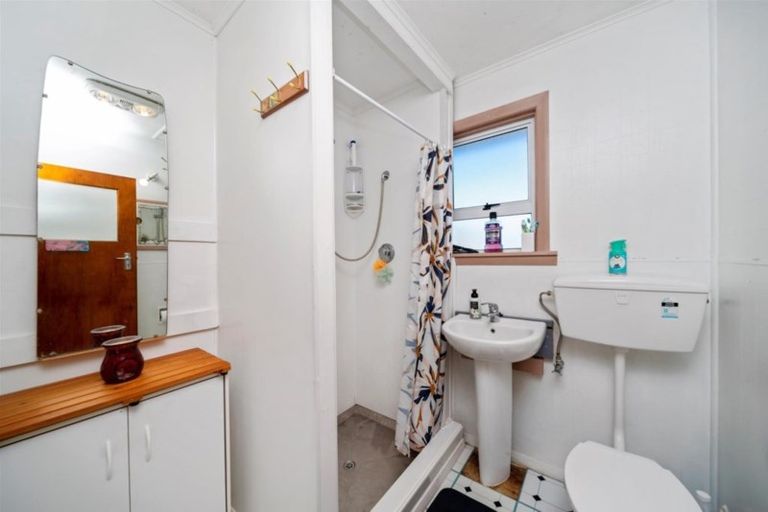 Photo of property in 17 Douglas Street, Hawera, 4610