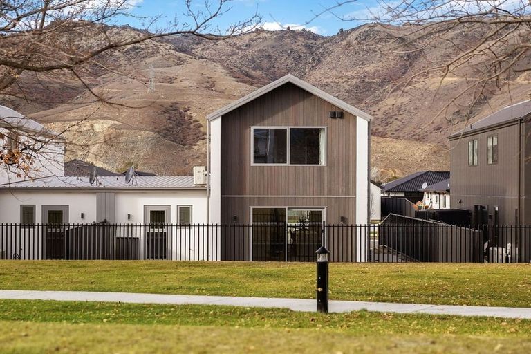 Photo of property in 30 Woods Crescent, Cromwell, 9310