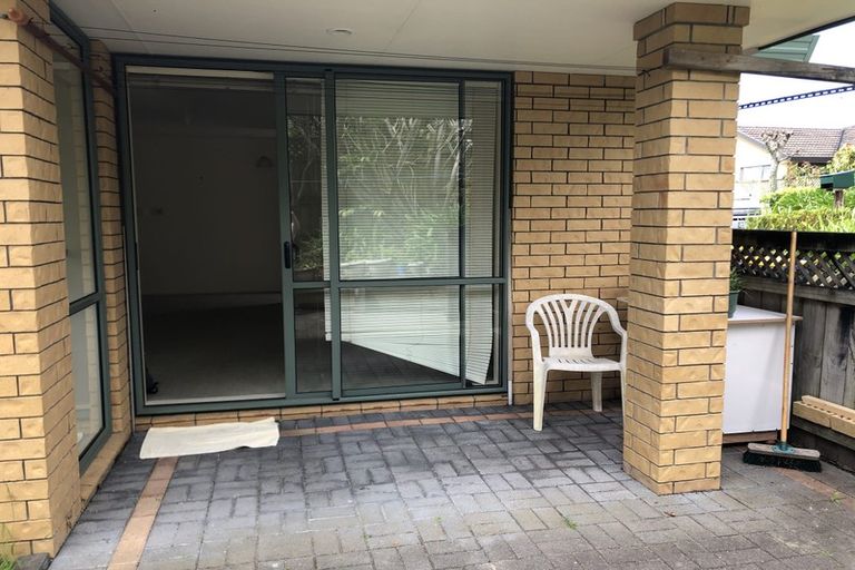 Photo of property in 10 Copplestone Place, New Lynn, Auckland, 0600