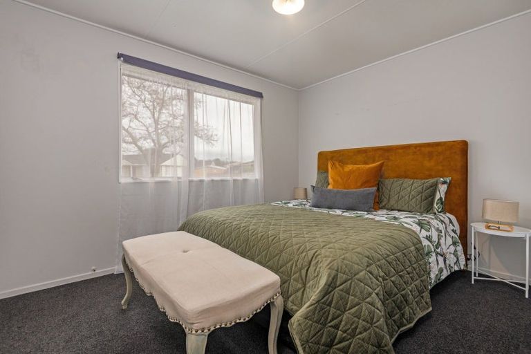 Photo of property in 32 Cumberland Place, Kelvin Grove, Palmerston North, 4414