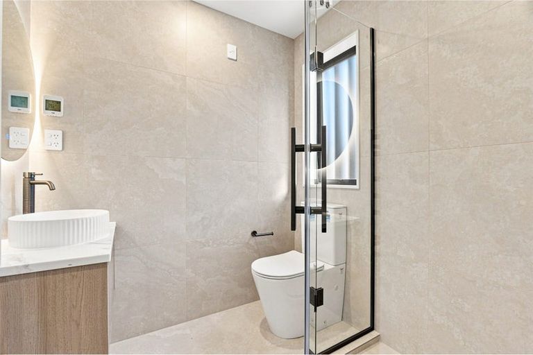 Photo of property in 12d Gordon Avenue, Milford, Auckland, 0620