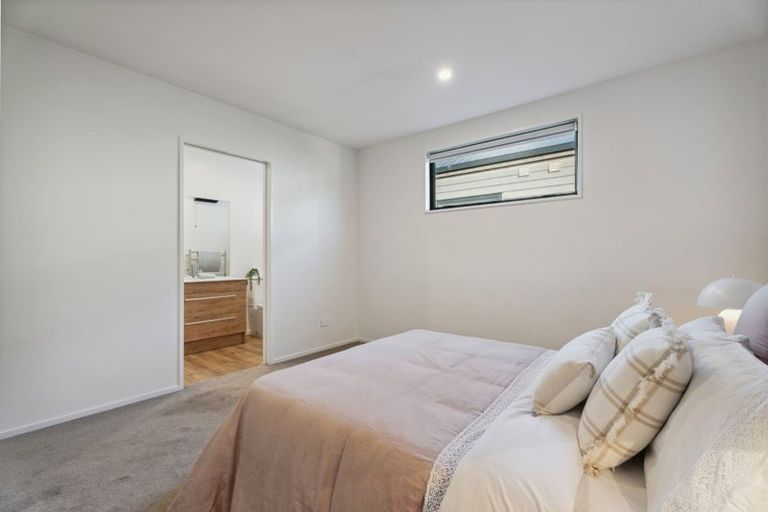 Photo of property in 5 Matakanui Lane, Wanaka, 9305