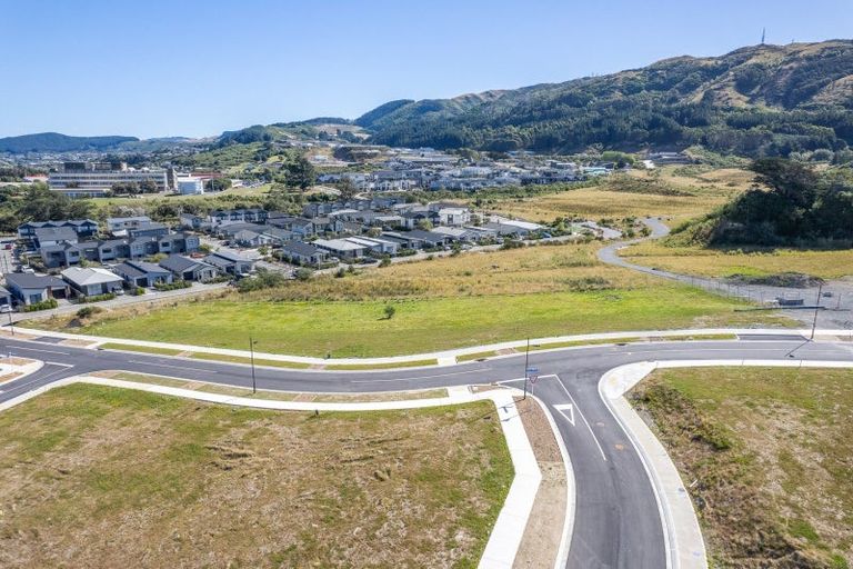 Photo of property in 9 Upper Main Drive, Kenepuru, 5022