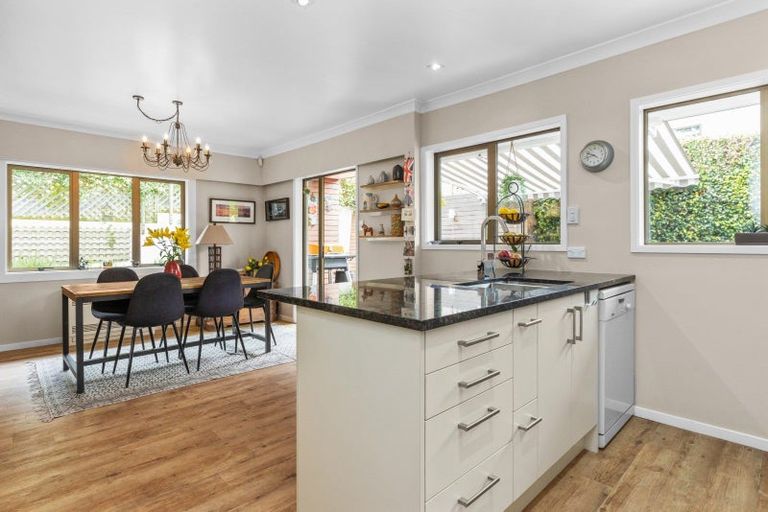 Photo of property in 11 Muritai Crescent, Havelock North, 4130