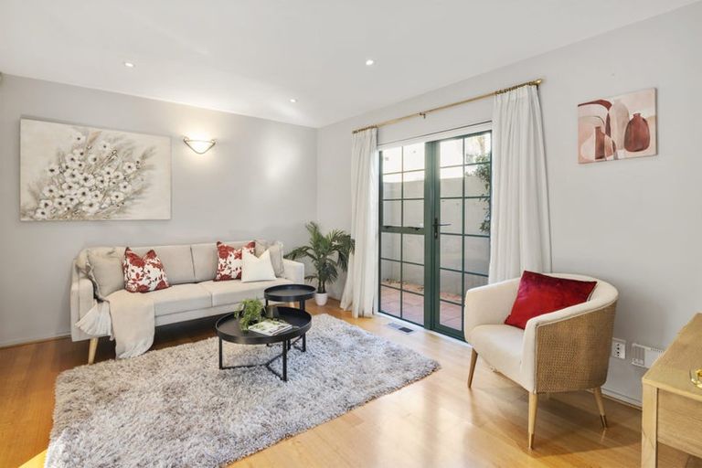 Photo of property in 107 Austin Street, Mount Victoria, Wellington, 6011