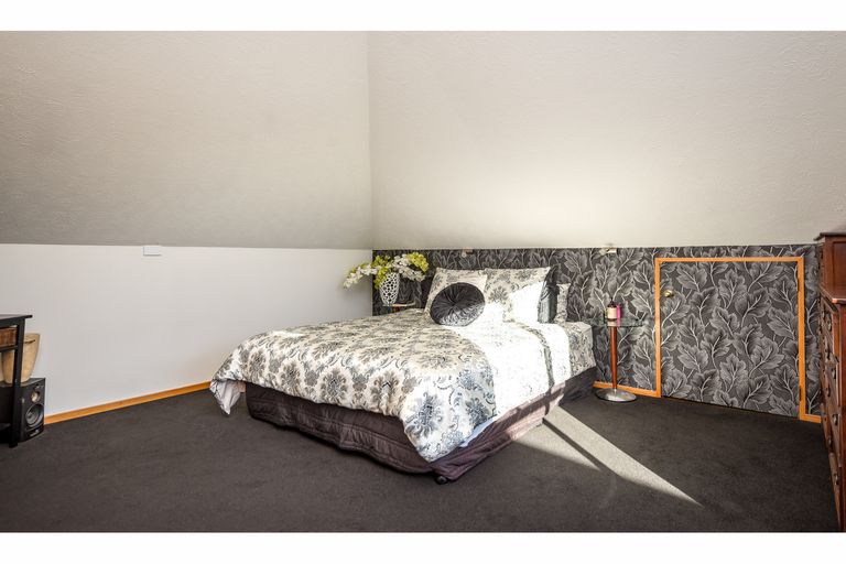 Photo of property in 1a Dulles Place, Papanui, Christchurch, 8053