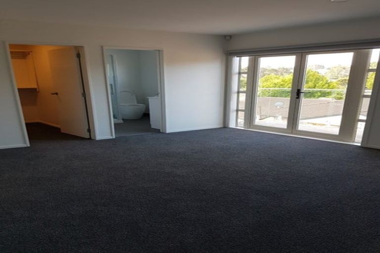 Photo of property in 5/14 Fields Parade, Oteha, Auckland, 0632