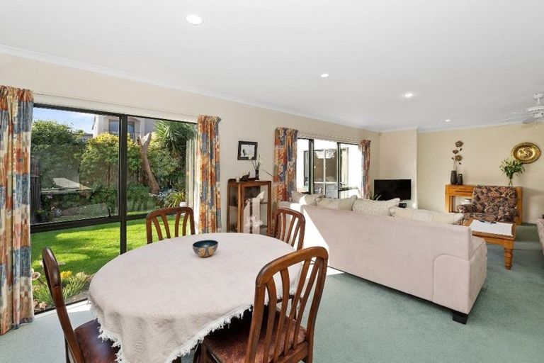 Photo of property in 9 Hercules Drive, Henderson, Auckland, 0612
