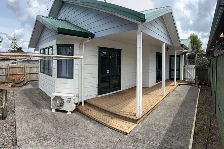 Photo of property in 24 Mcinnes Road, Weymouth, Auckland, 2103