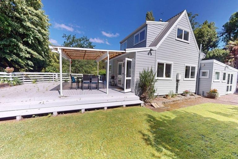 Photo of property in 6 Calder Road, Lake Okareka, Rotorua, 3076