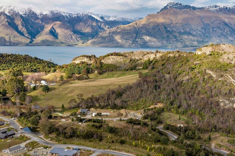 Photo of property in 19 Haast Eagle Road, Mount Creighton, 9371