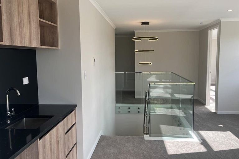 Photo of property in 2 Bendridge Street, Flat Bush, Auckland, 2019