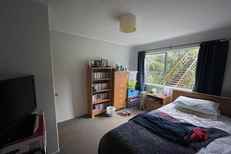 Photo of property in 30b Cheltenham Terrace, Newlands, Wellington, 6037