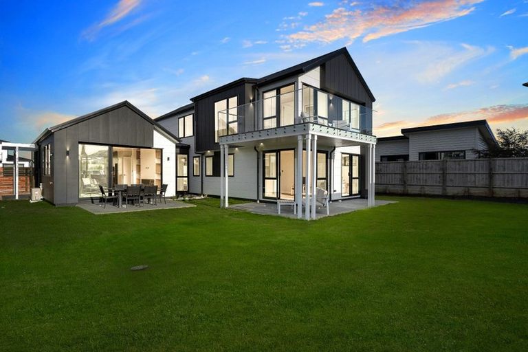 Photo of property in 14 Mutetai Road, Clarks Beach, 2122