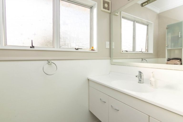 Photo of property in 17 Saturn Crescent, Milson, Palmerston North, 4414