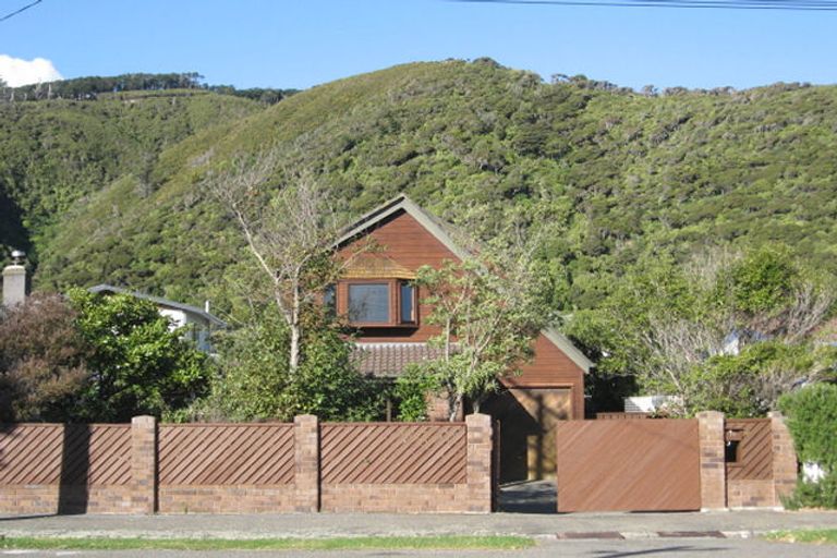 Photo of property in 19 Tuatoru Street, Eastbourne, Lower Hutt, 5013