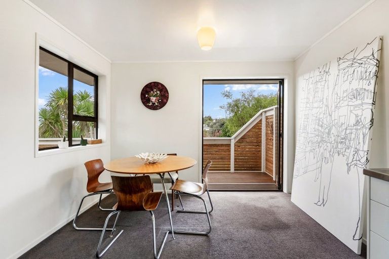 Photo of property in 2/6 Annette Avenue, Te Atatu South, Auckland, 0610