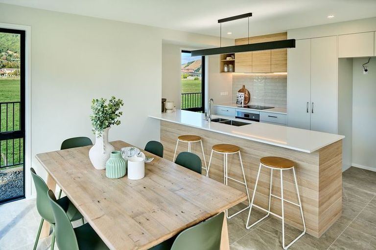 Photo of property in 100 Waipunahau Road, Waikanae, 5036