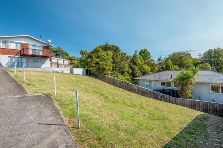 Photo of property in 115 Beach Haven Road, Beach Haven, Auckland, 0626
