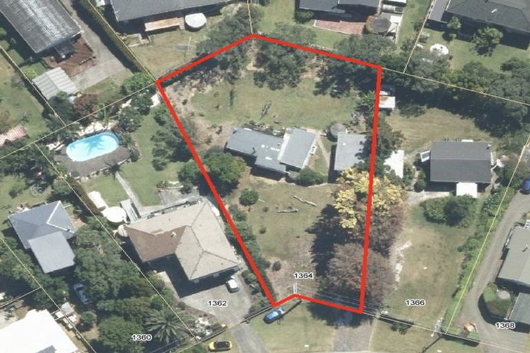 Photo of property in 1364 Whangaparaoa Road, Army Bay, Whangaparaoa, 0930