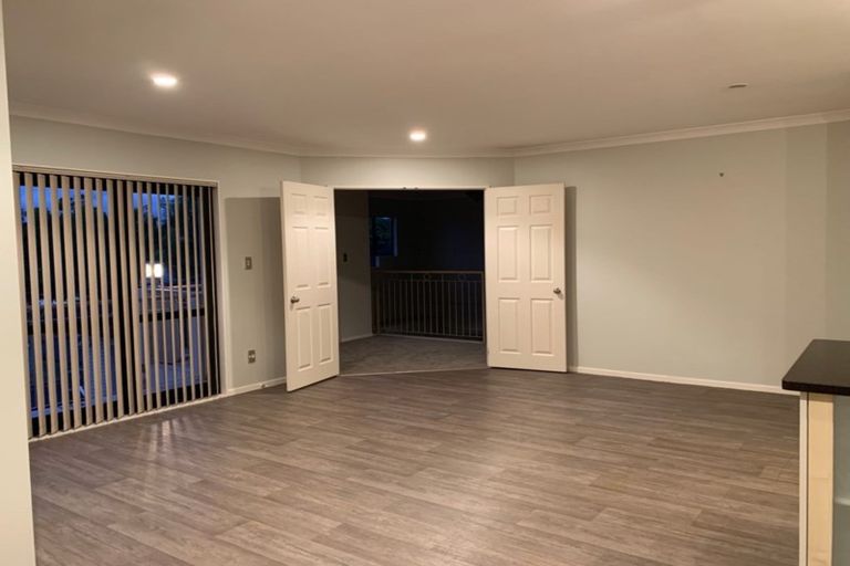 Photo of property in 6 Cinnabar Place, Westgate, Auckland, 0614