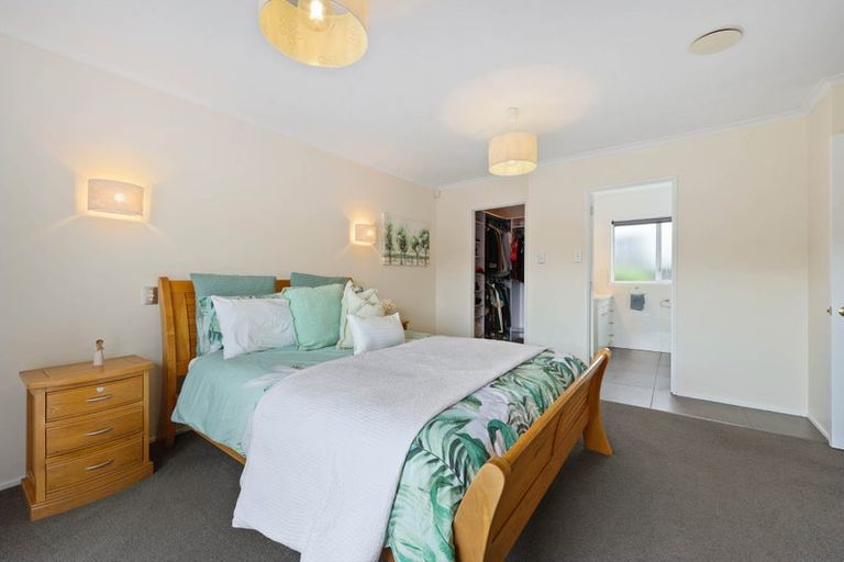 Photo of property in 6 Camira Place, Botany Downs, Auckland, 2010