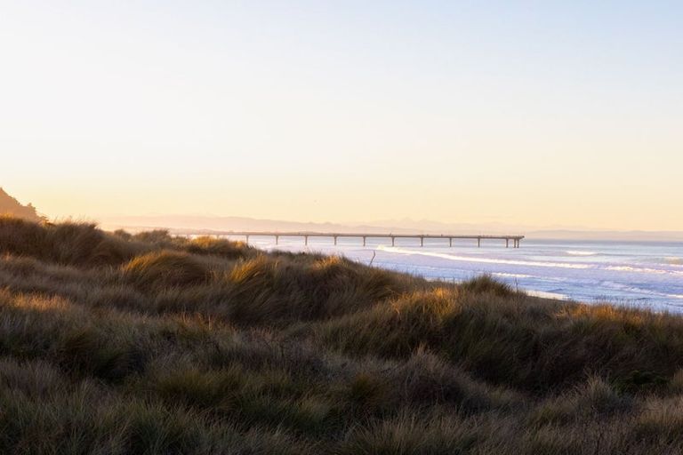 Photo of property in 320 Marine Parade, New Brighton, Christchurch, 8061