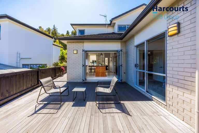 Photo of property in 2 Beatrice Place, Flat Bush, Auckland, 2016