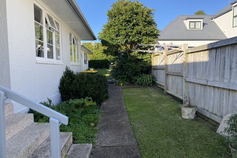 Photo of property in 31 Gladstone Road, Northcote, Auckland, 0627