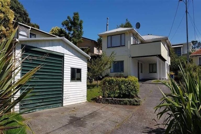Photo of property in 727 Swanson Road, Swanson, Auckland, 0612