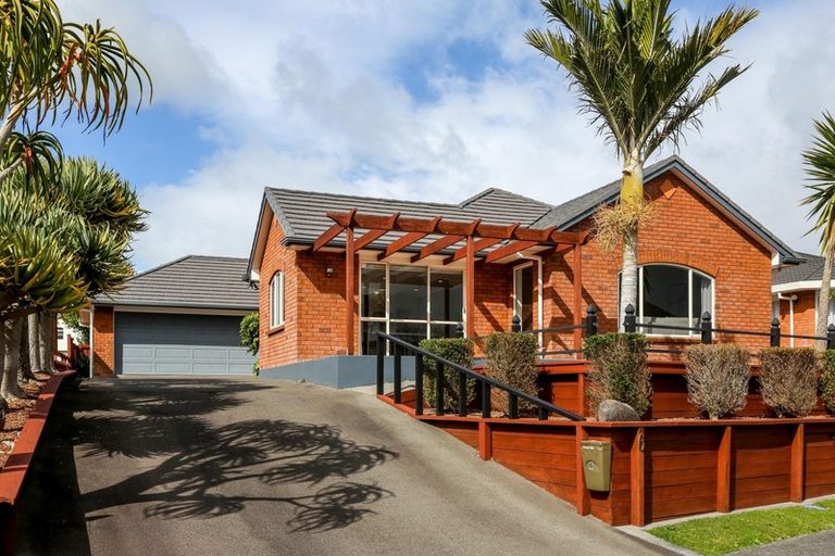 Photo of property in 6 Frank Frethey Place, Highlands Park, New Plymouth, 4312
