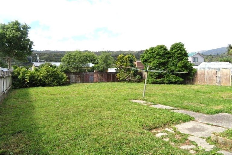 Photo of property in 15 Bledisloe Crescent, Wainuiomata, Lower Hutt, 5014