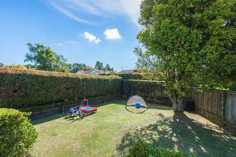 Photo of property in 27 Glencourt Place, Glenfield, Auckland, 0629