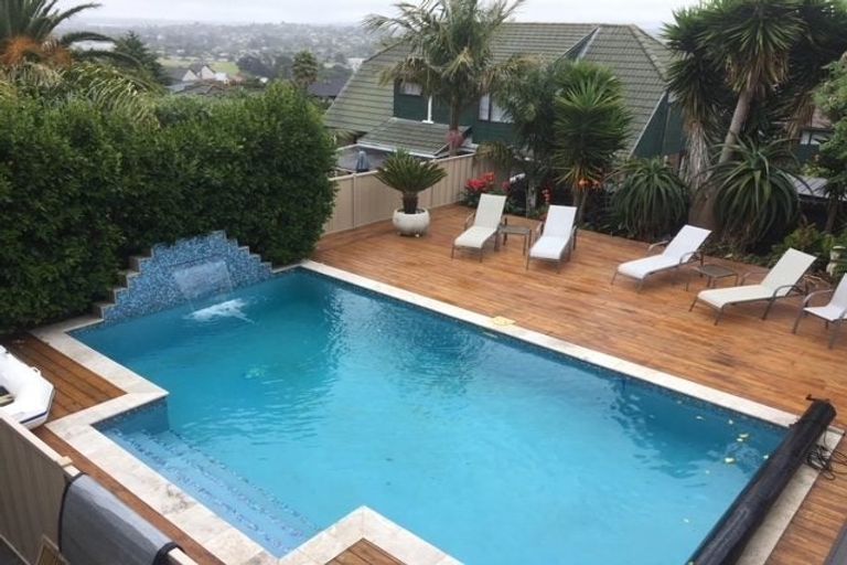 Photo of property in 95 Bradbury Road, Botany Downs, Auckland, 2010