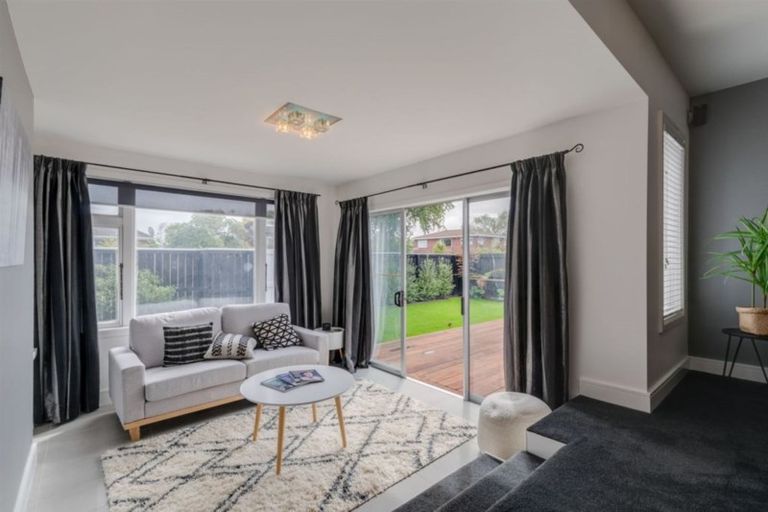 Photo of property in 43 Dunedin Street, Redwood, Christchurch, 8051