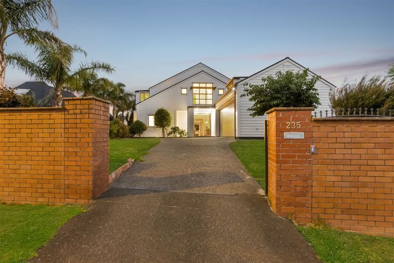 Photo of property in 235 Bleakhouse Road, Mellons Bay, Auckland, 2014
