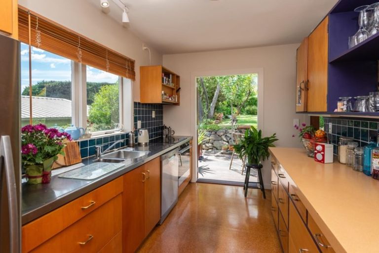 Photo of property in 318 Cannon Hill Crescent, Mount Pleasant, Christchurch, 8081