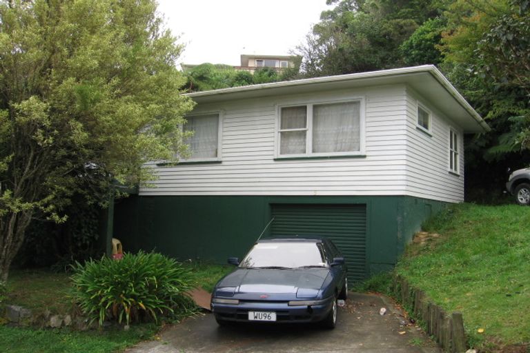 Photo of property in 5 Gahagan Way, Newlands, Wellington, 6037