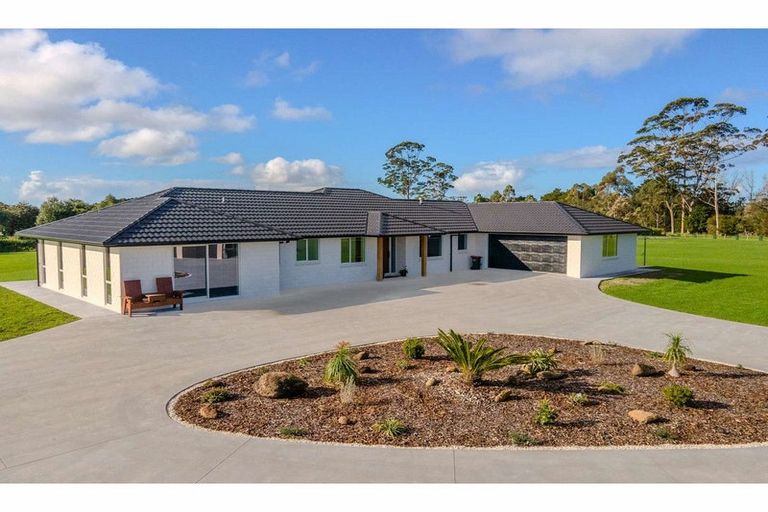 Photo of property in 129 Waitotara Drive, Waipapa, 0230