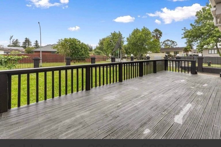 Photo of property in 66 Sikkim Crescent, Clover Park, Auckland, 2019