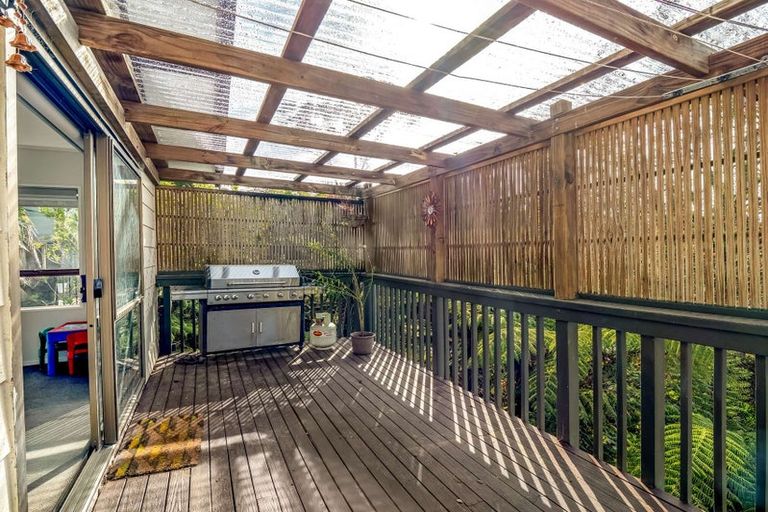 Photo of property in 10 Glen Vista Place, Bayview, Auckland, 0629